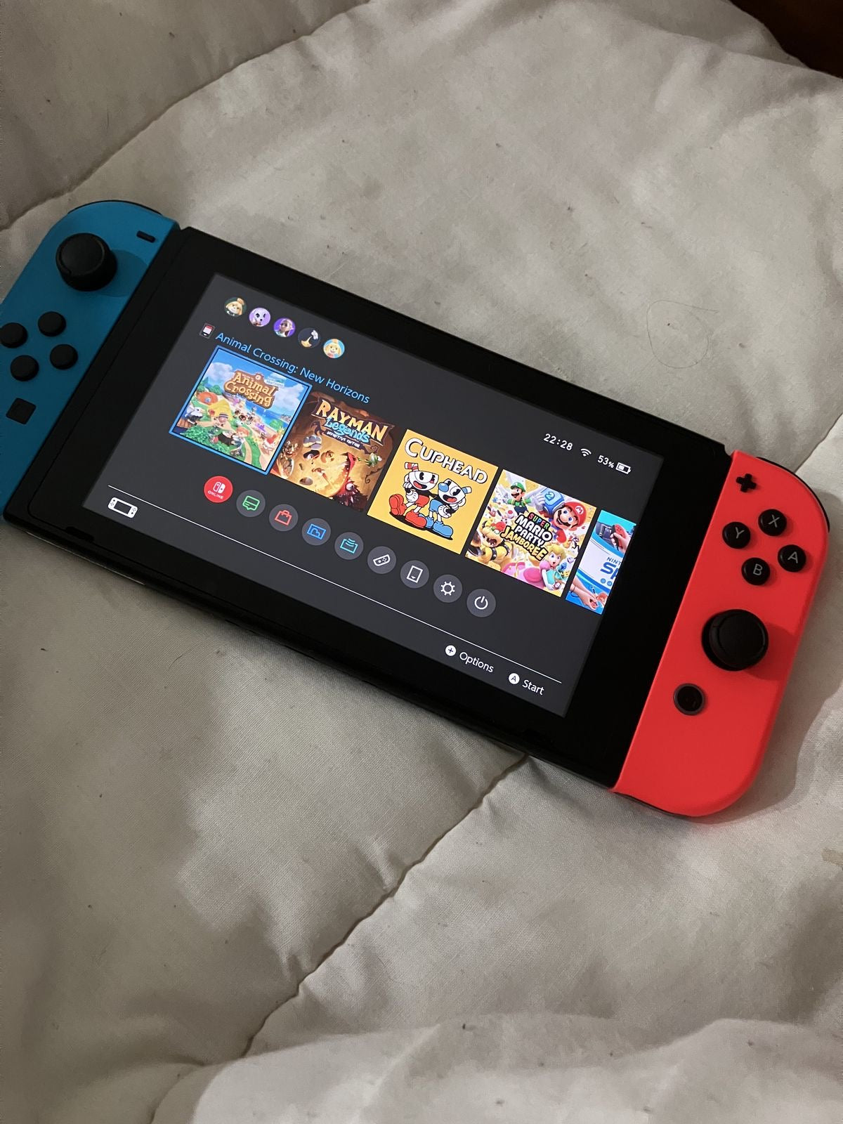 G90 Handheld Retro Video Game Console – 7-Inch HD Large Screen Portable Gaming Player with Neon Blue & Red Controllers